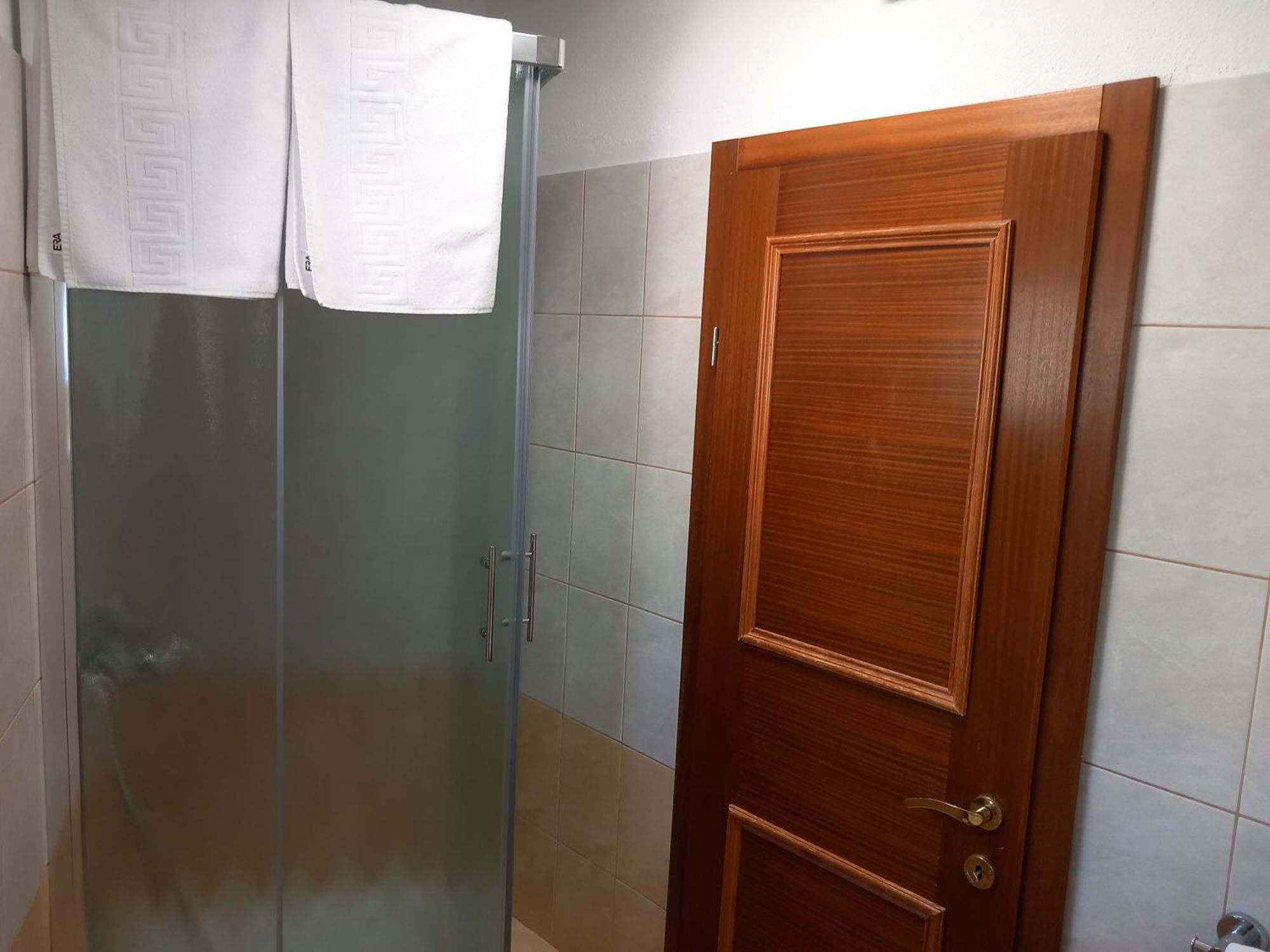 Mitan Apartman Tucepi Bilik gambar